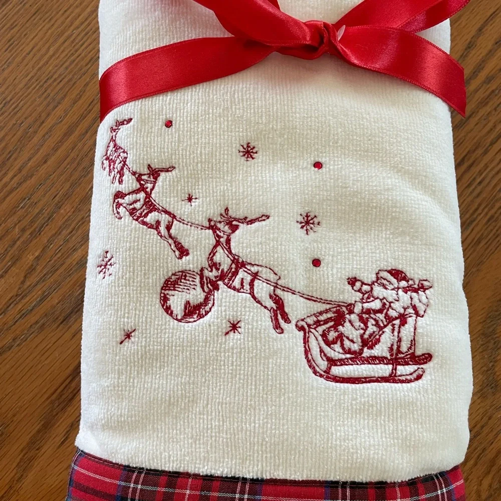 Brand New Tinsel & Fir Set of 2 Hand Towels